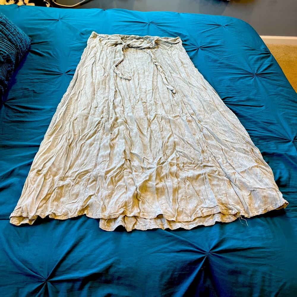 Green linen maxi skirt with right and left side slits - MED